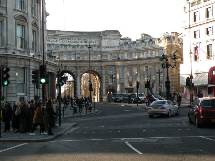  Admiralty Arch vue depuis Trafalgar Square